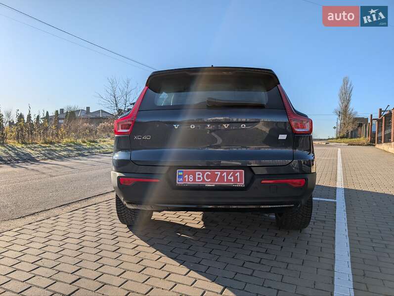 Внедорожник / Кроссовер Volvo XC40 2021 в Ровно