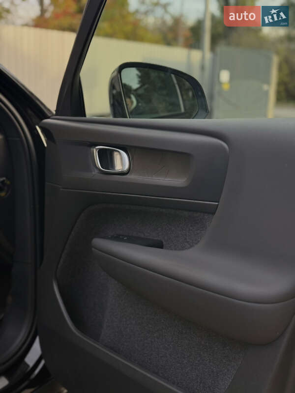 Внедорожник / Кроссовер Volvo XC40 2023 в Знаменке