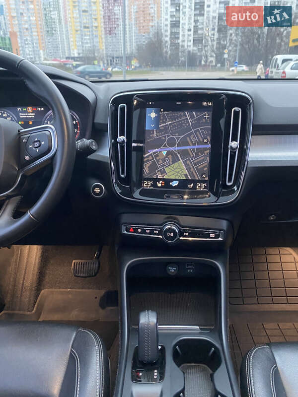 Внедорожник / Кроссовер Volvo XC40 2020 в Киеве