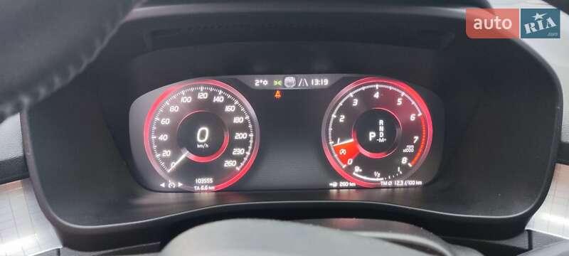 Позашляховик / Кросовер Volvo XC40 2019 в Києві