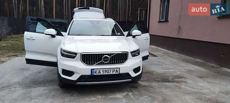 Позашляховик / Кросовер Volvo XC40 2019 в Києві