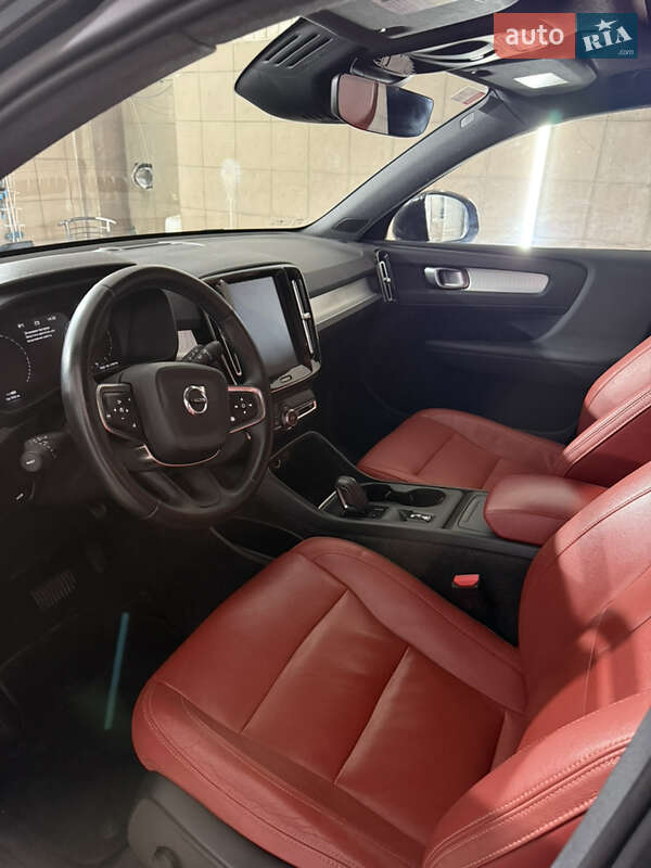 Позашляховик / Кросовер Volvo XC40 2018 в Новояворівську