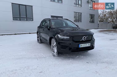 Внедорожник / Кроссовер Volvo XC40 2021 в Ровно
