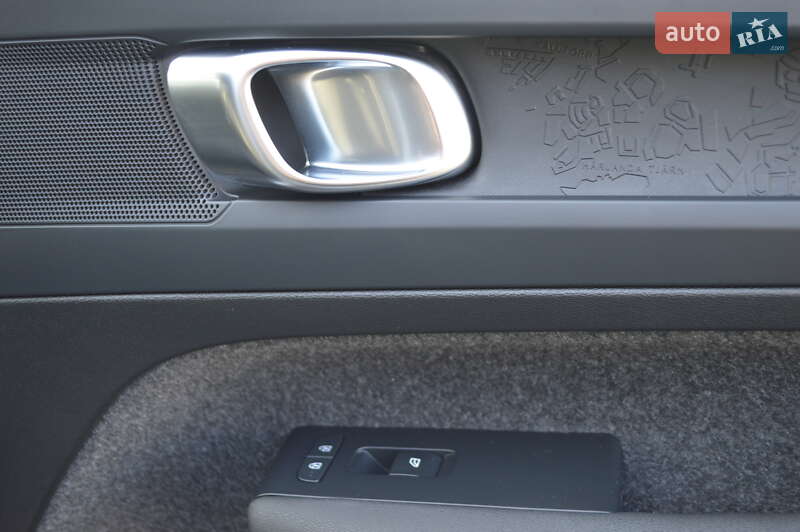 Позашляховик / Кросовер Volvo XC40 2023 в Одесі