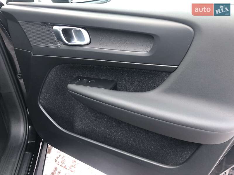 Внедорожник / Кроссовер Volvo XC40 2020 в Ровно