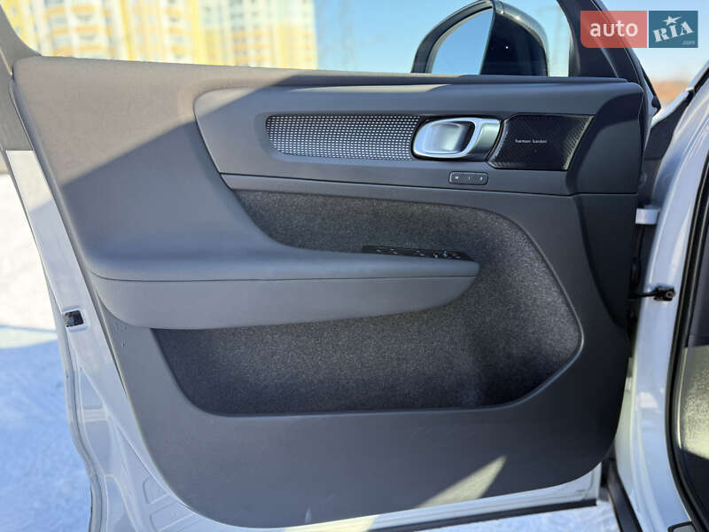 Позашляховик / Кросовер Volvo XC40 2021 в Бучі