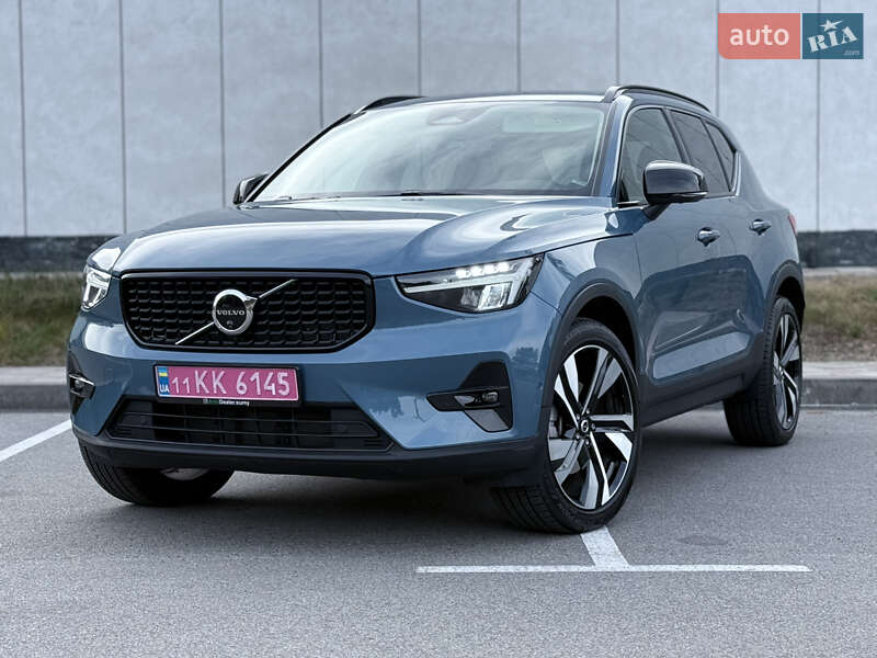 Внедорожник / Кроссовер Volvo XC40 2024 в Киеве