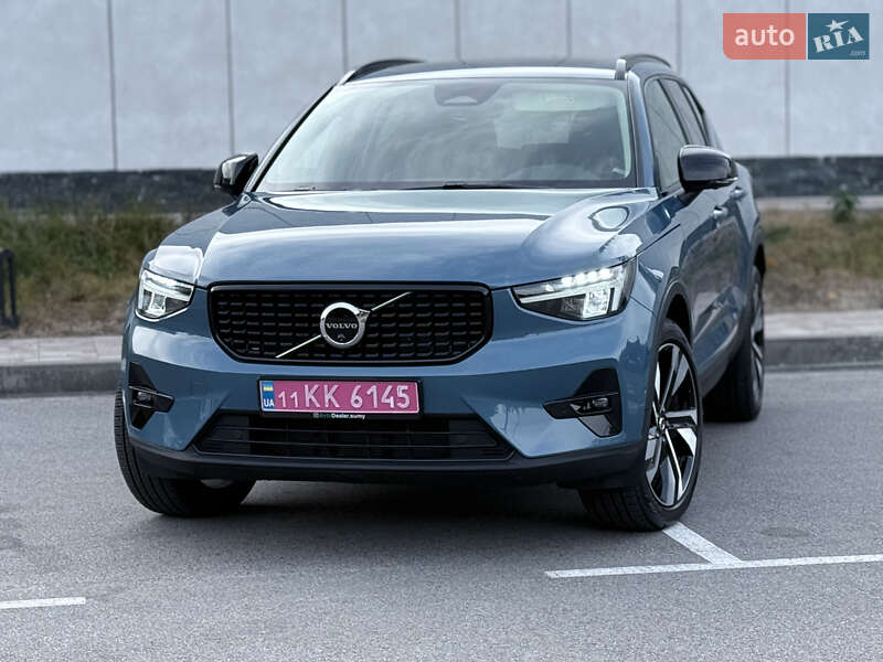 Внедорожник / Кроссовер Volvo XC40 2024 в Киеве