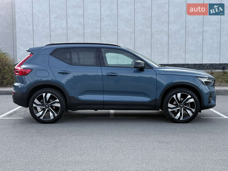 Внедорожник / Кроссовер Volvo XC40 2024 в Киеве