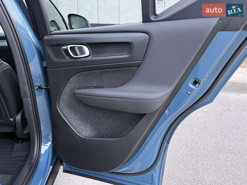 Внедорожник / Кроссовер Volvo XC40 2024 в Киеве