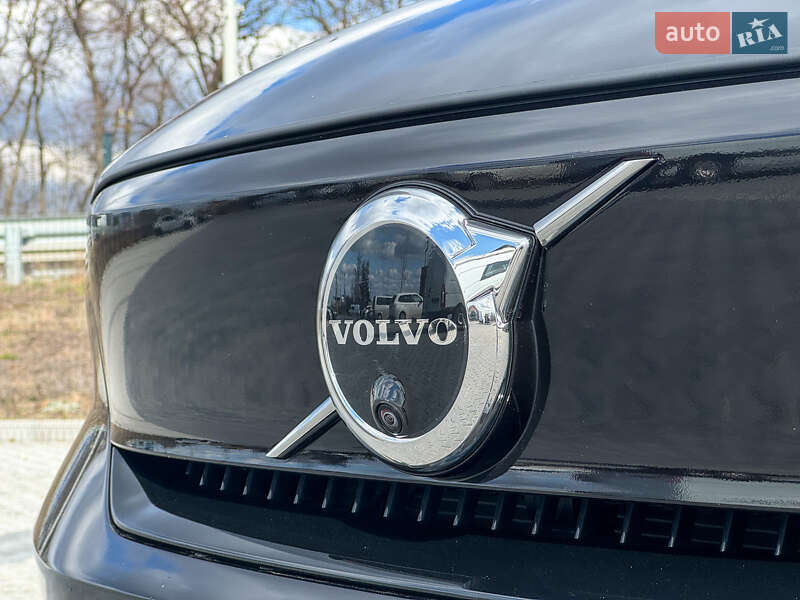 Внедорожник / Кроссовер Volvo XC40 2023 в Ровно