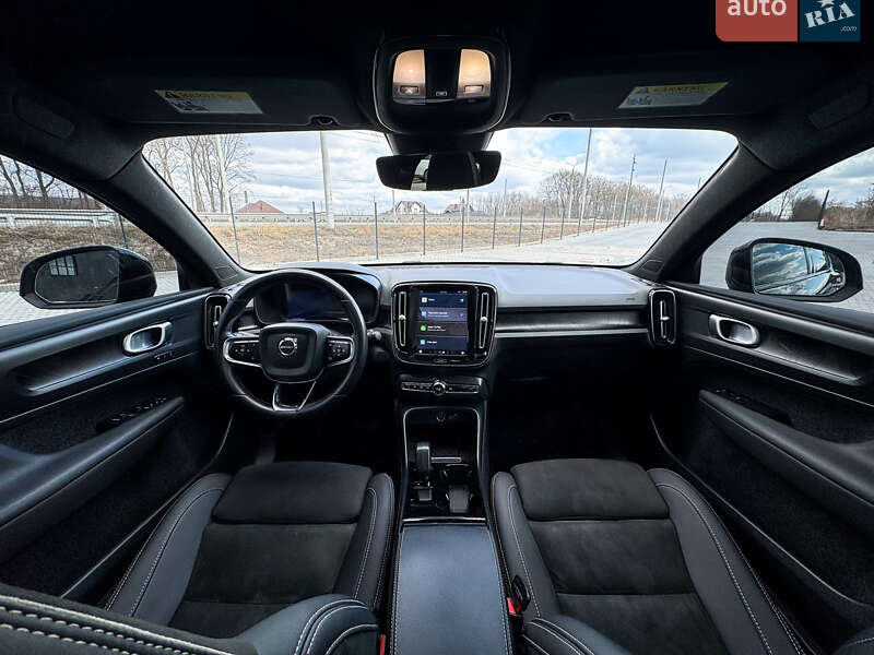 Внедорожник / Кроссовер Volvo XC40 2023 в Ровно