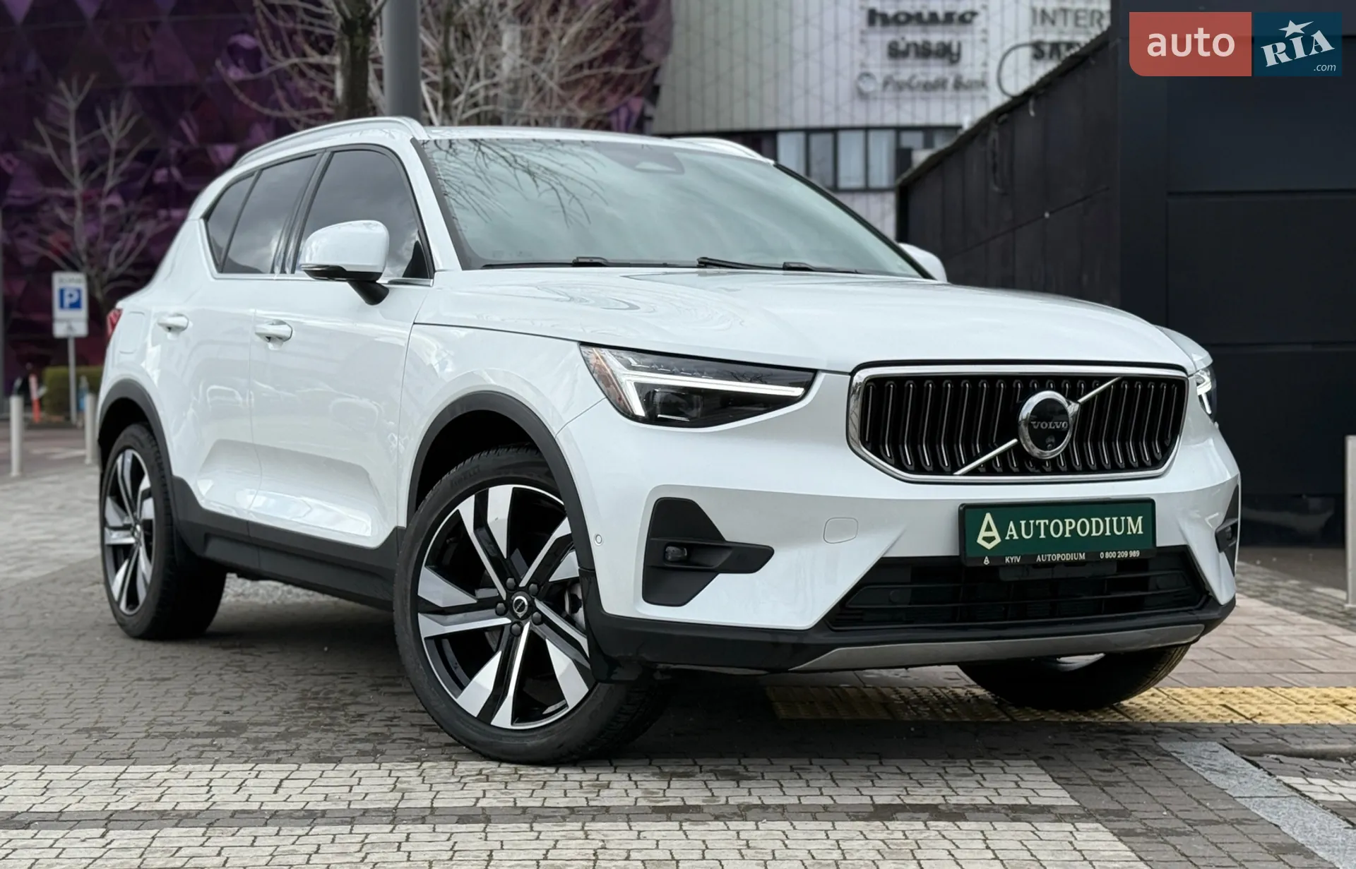 2024 Volvo XC40 - фото 1