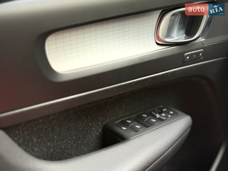 Позашляховик / Кросовер Volvo XC40 2020 в Києві