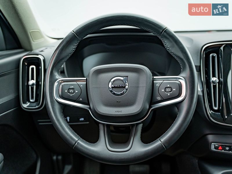 Внедорожник / Кроссовер Volvo XC40 2021 в Киеве