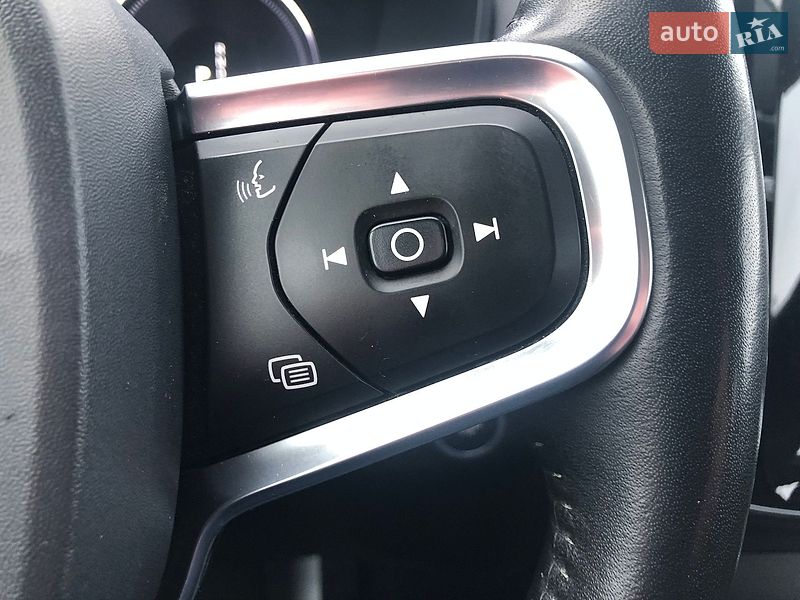 Внедорожник / Кроссовер Volvo XC40 2020 в Ровно