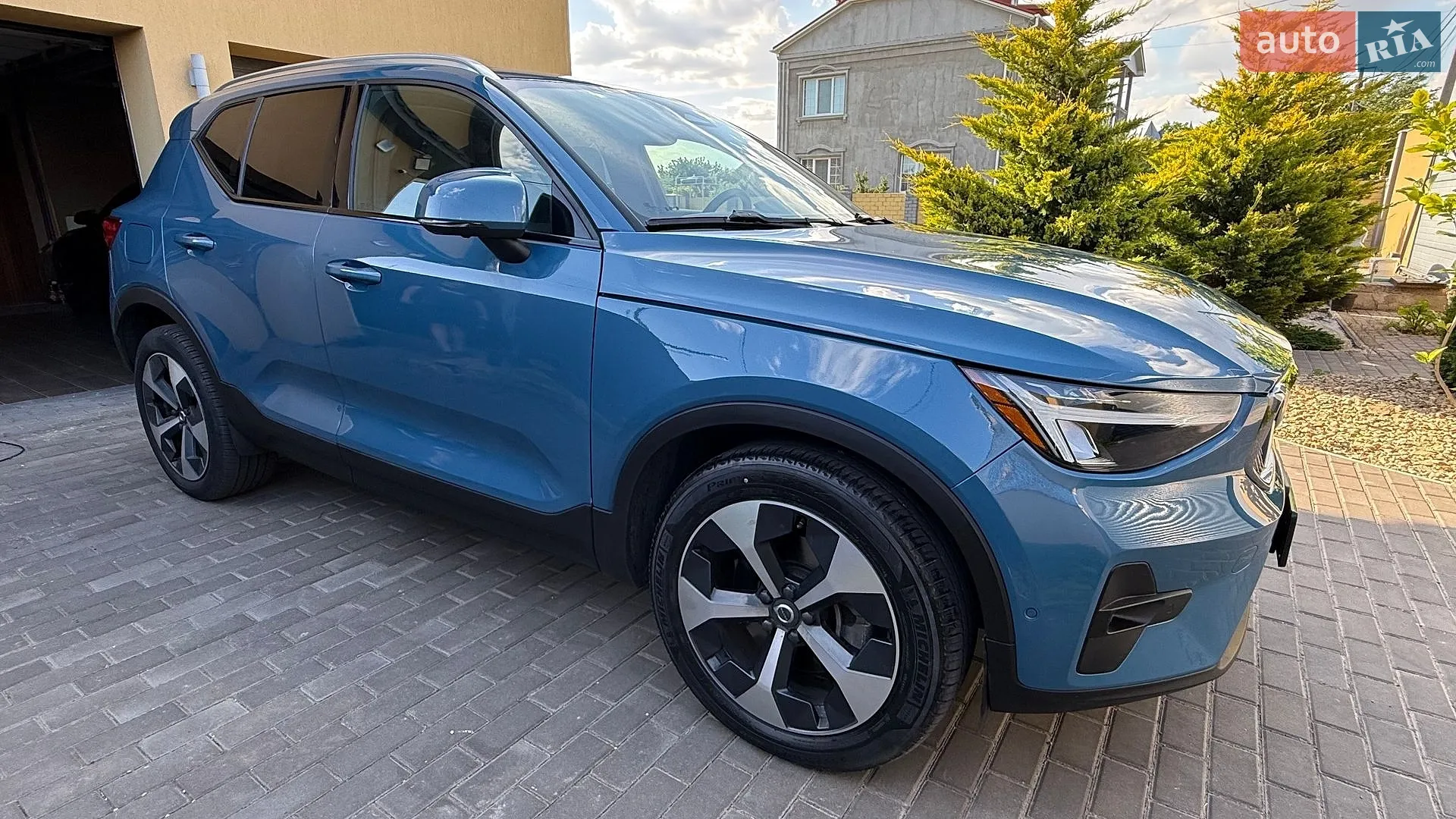 2022 Volvo XC40 - фото 1