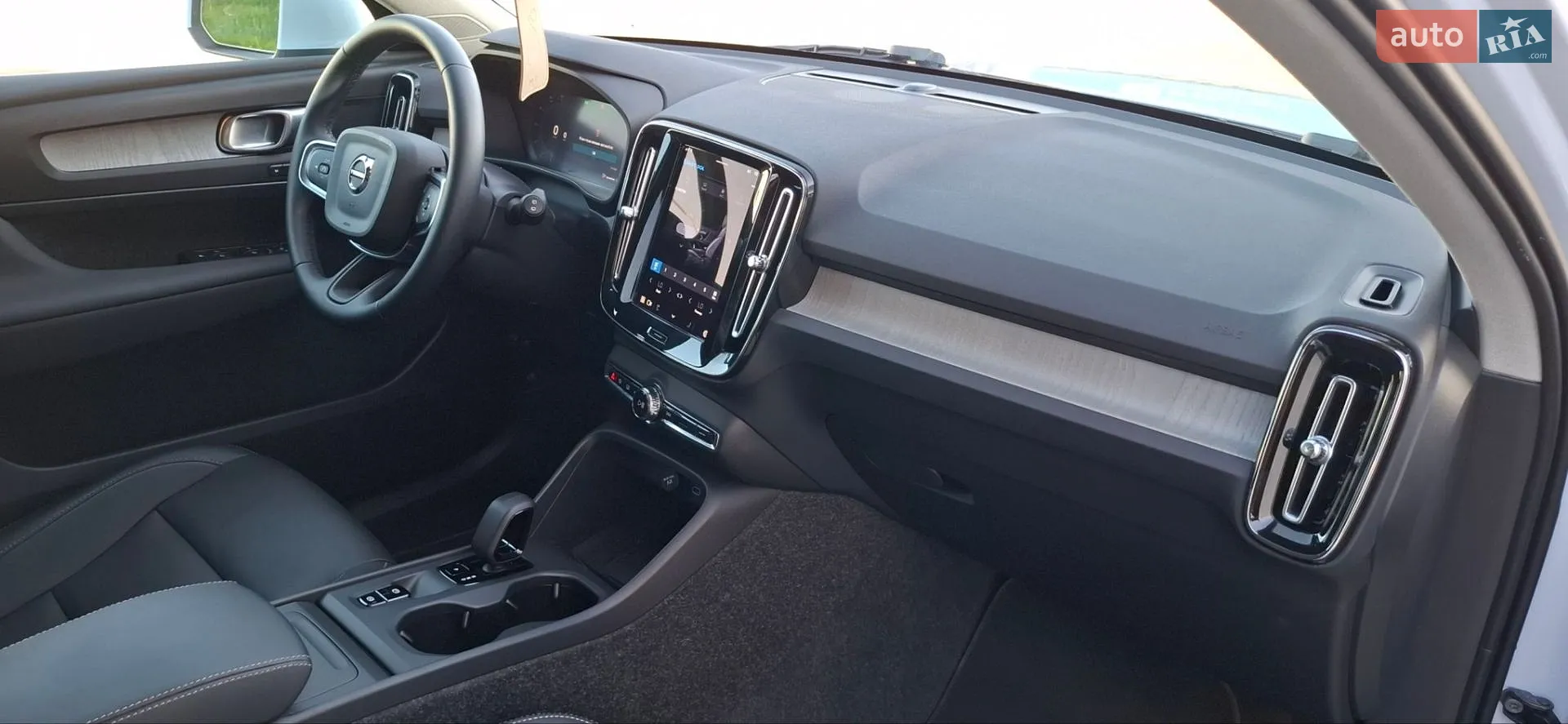 2025 Volvo XC40 - мініатюра 11