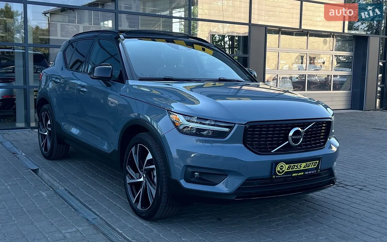 2022 Volvo XC40 - фото 1