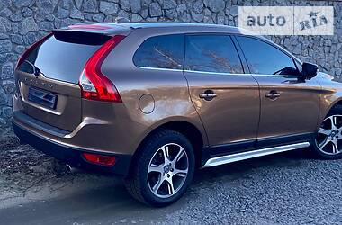 Позашляховик / Кросовер Volvo XC60 2012 в 