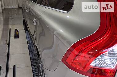 Позашляховик / Кросовер Volvo XC60 2011 в 