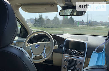 Позашляховик / Кросовер Volvo XC60 2011 в 
