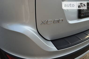 Позашляховик / Кросовер Volvo XC60 2011 в 
