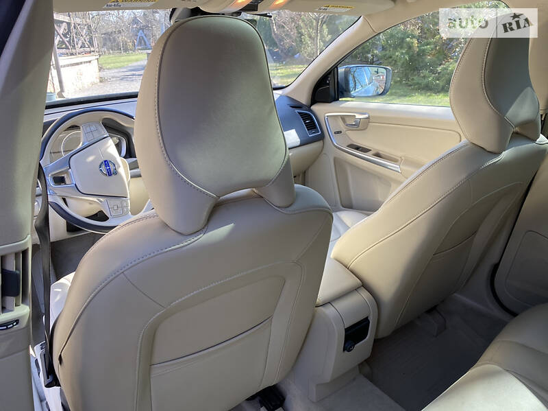 Внедорожник / Кроссовер Volvo XC60 2015 в Тернополе