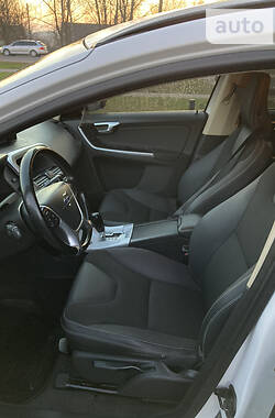 Позашляховик / Кросовер Volvo XC60 2010 в 