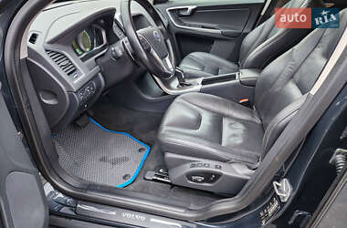 Внедорожник / Кроссовер Volvo XC60 2013 в 