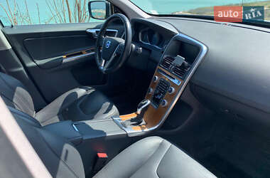 Внедорожник / Кроссовер Volvo XC60 2017 в 