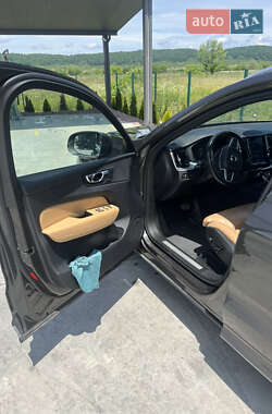 Внедорожник / Кроссовер Volvo XC60 2018 в 