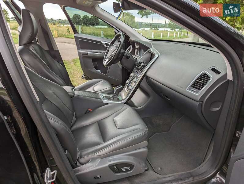 Внедорожник / Кроссовер Volvo XC60 2015 в Нетешине