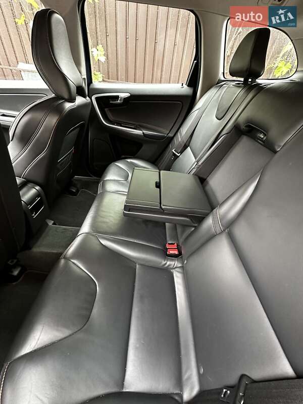 Внедорожник / Кроссовер Volvo XC60 2015 в Киеве