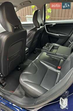 Внедорожник / Кроссовер Volvo XC60 2015 в 