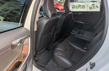 Внедорожник / Кроссовер Volvo XC60 2016 в 