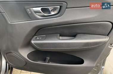Внедорожник / Кроссовер Volvo XC60 2017 в 