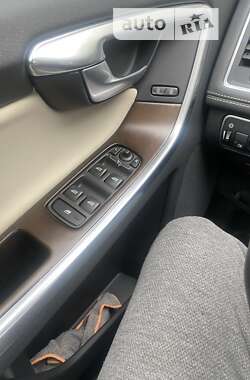 Внедорожник / Кроссовер Volvo XC60 2014 в 