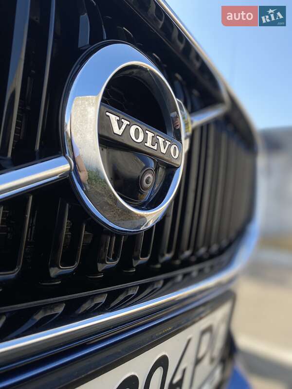 Внедорожник / Кроссовер Volvo XC60 2018 в Киеве