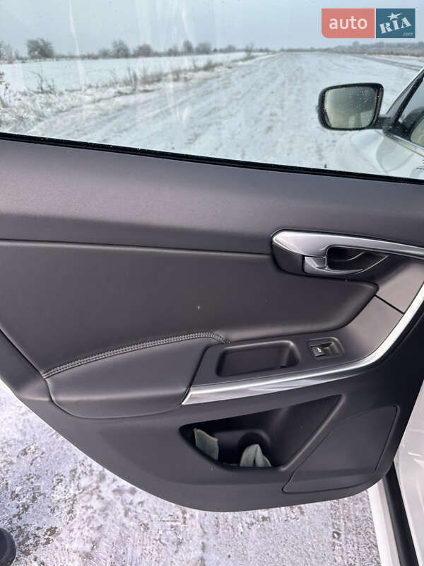 Внедорожник / Кроссовер Volvo XC60 2017 в Баре