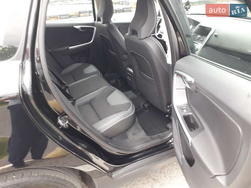 Внедорожник / Кроссовер Volvo XC60 2012 в Черновцах