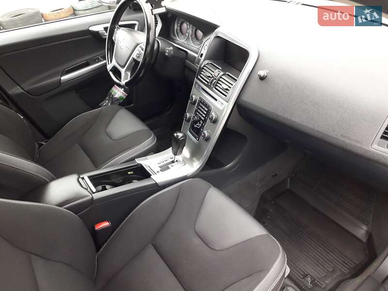 Внедорожник / Кроссовер Volvo XC60 2012 в Черновцах