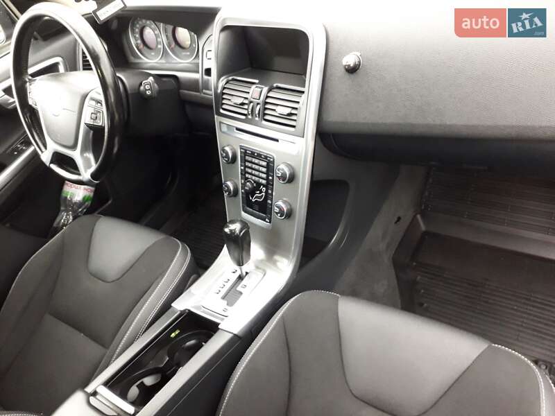 Внедорожник / Кроссовер Volvo XC60 2012 в Черновцах