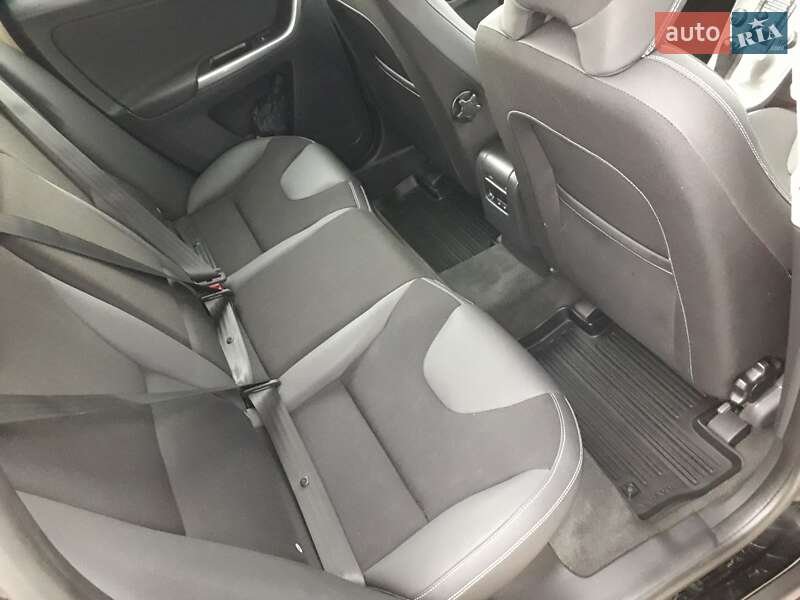 Внедорожник / Кроссовер Volvo XC60 2012 в Черновцах