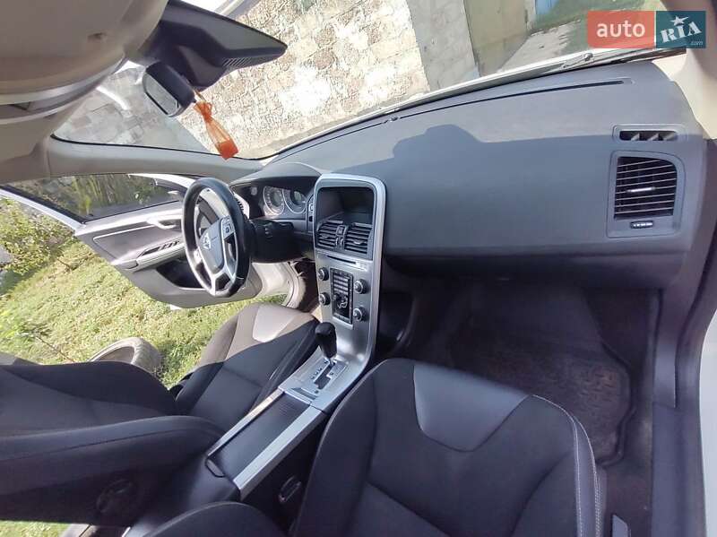 Внедорожник / Кроссовер Volvo XC60 2011 в Первомайске