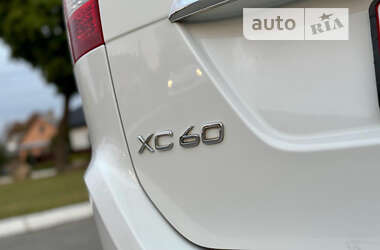 Внедорожник / Кроссовер Volvo XC60 2016 в 