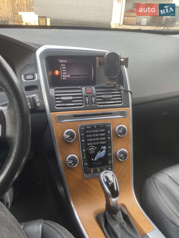 Внедорожник / Кроссовер Volvo XC60 2017 в Василькове