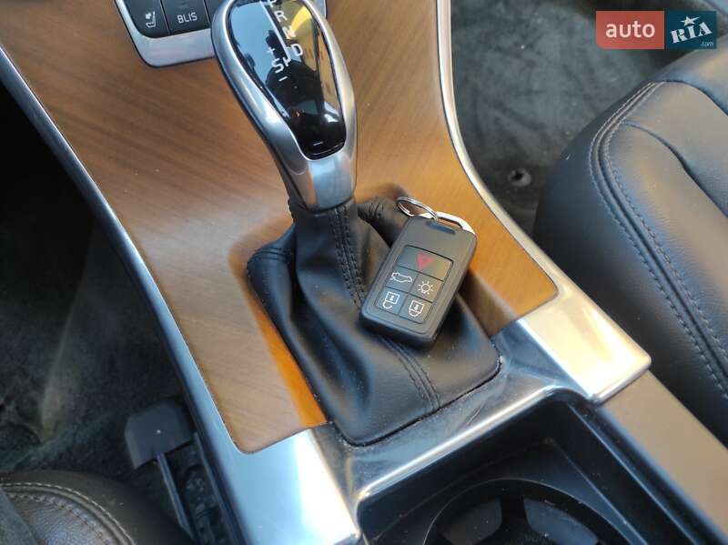 Внедорожник / Кроссовер Volvo XC60 2017 в Харькове