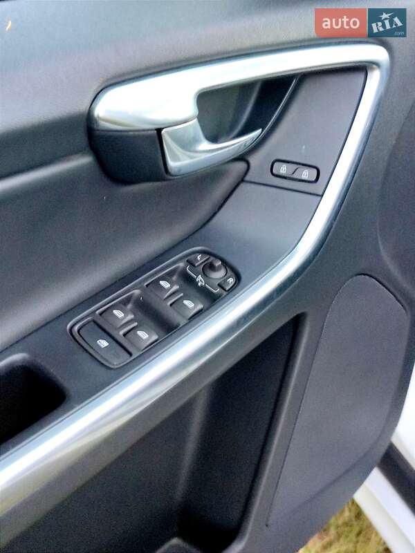 Внедорожник / Кроссовер Volvo XC60 2015 в Баре фото 44 Внедорожник / Кроссовер Volvo XC60 2015 в Баре