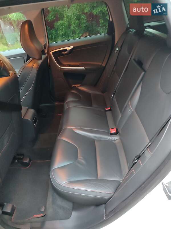 Внедорожник / Кроссовер Volvo XC60 2015 в Баре фото 42 Внедорожник / Кроссовер Volvo XC60 2015 в Баре